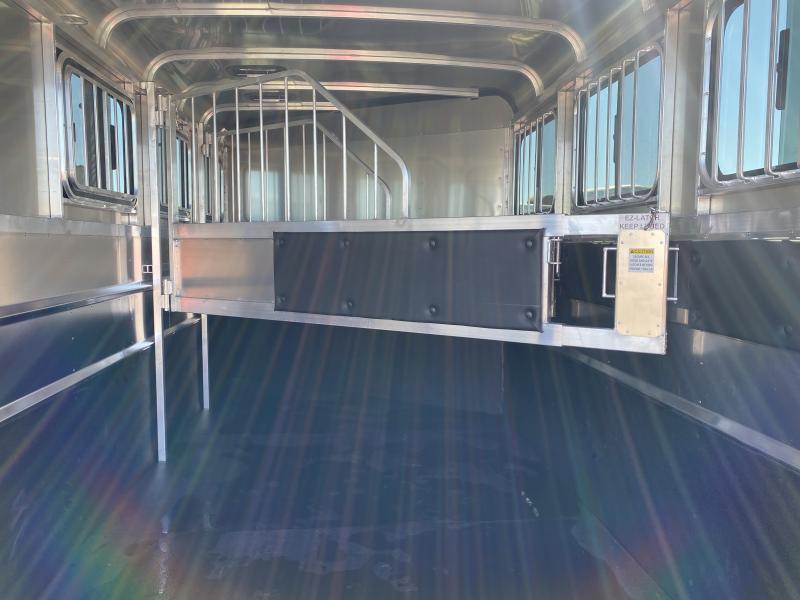 2025 Maverick Lite DX – Enclosed 3-Horse - Image 11