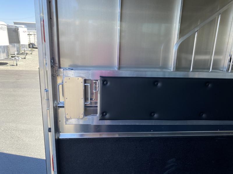 2025 Maverick Lite DX – Enclosed 3-Horse - Image 12