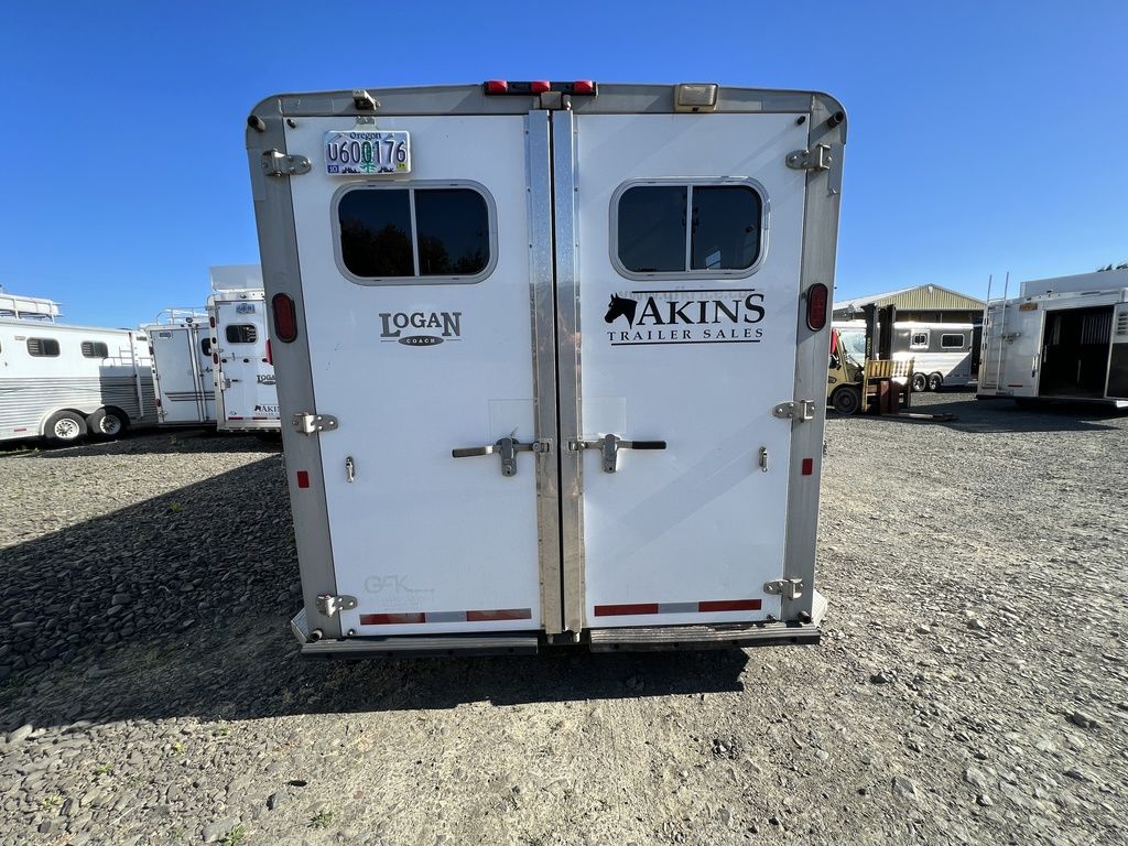 2007 Logan Coach Edge 3 Horse w/Insulated Dressing Room - Image 5