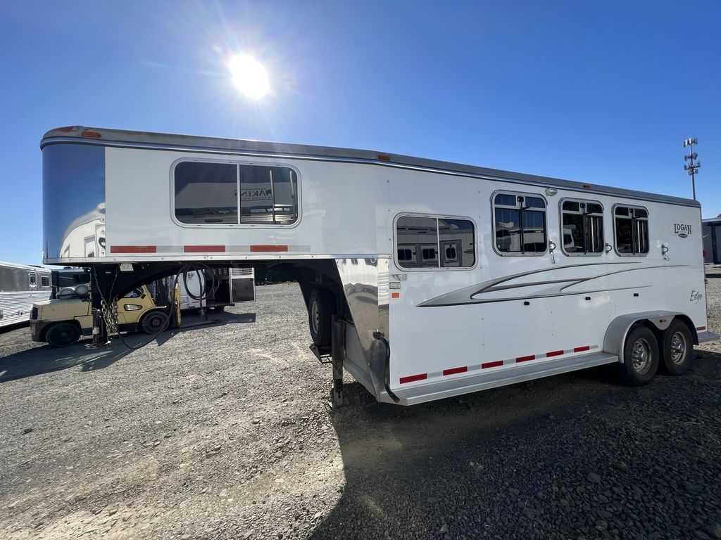 2007 Logan Coach Edge 3 Horse w/Insulated Dressing Room - Image 16