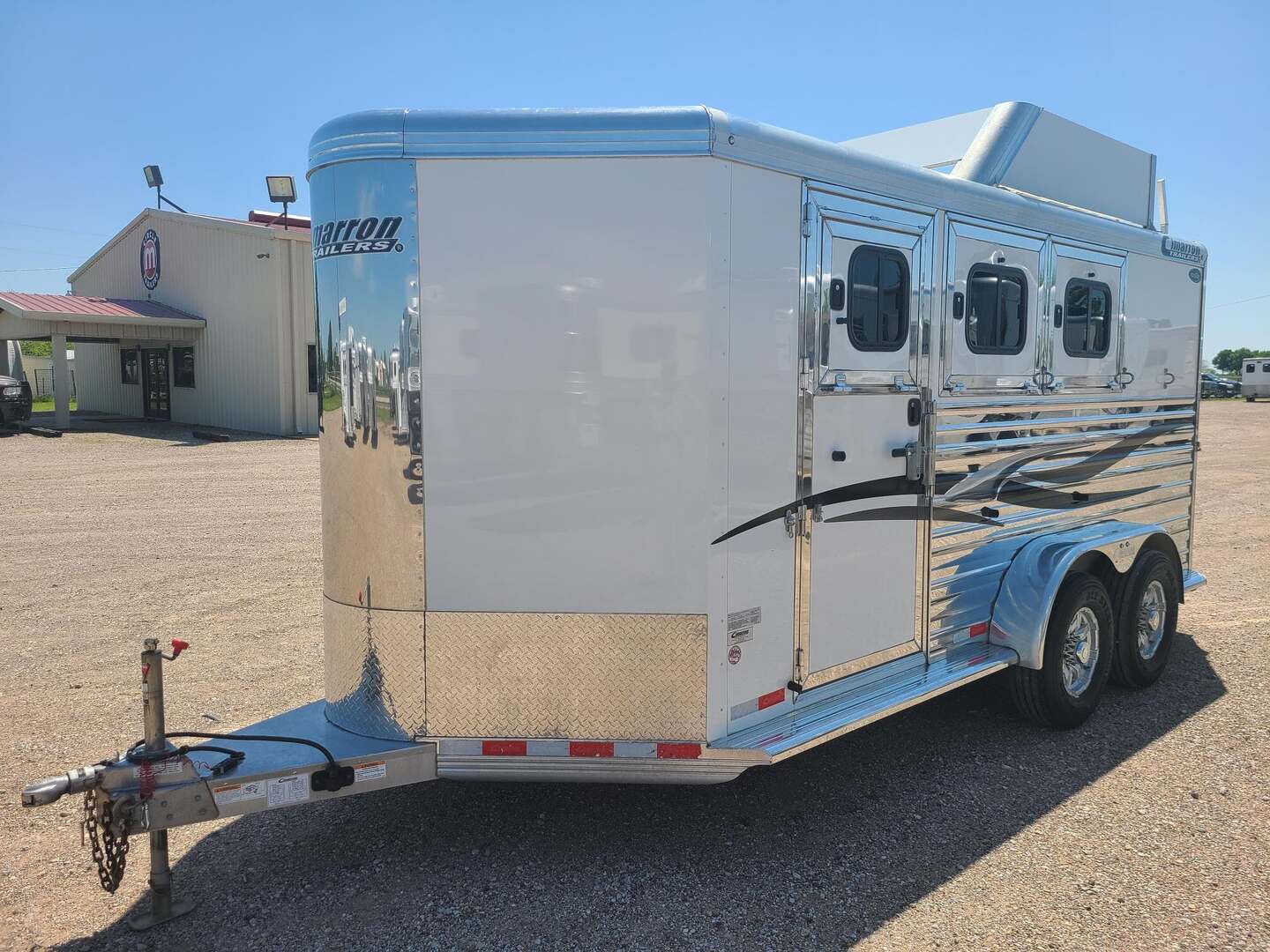 2022 Cimarron Trailers Norstar 3HBP WERM FLOORING, Hayrack & POLISHED ALU - Image 3
