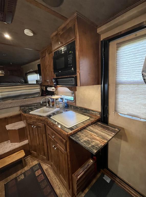 2014 4 Star Trailer Deluxe 3 Horse - Image 5
