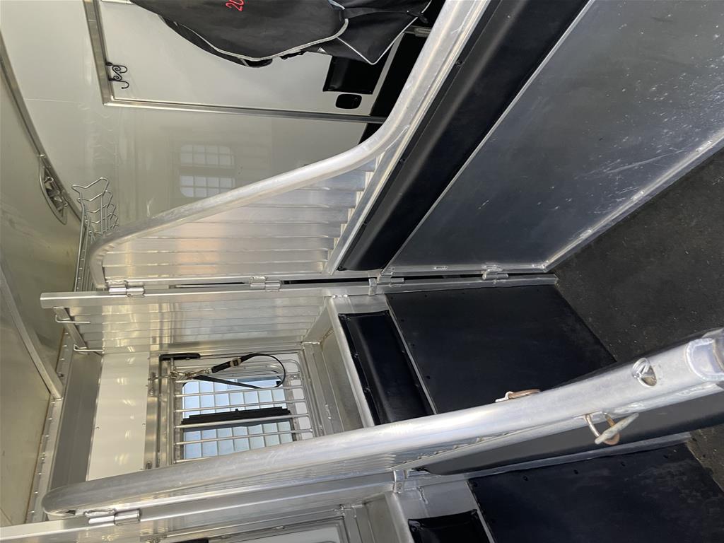 2014 4 Star Trailer Deluxe 3 Horse - Image 17
