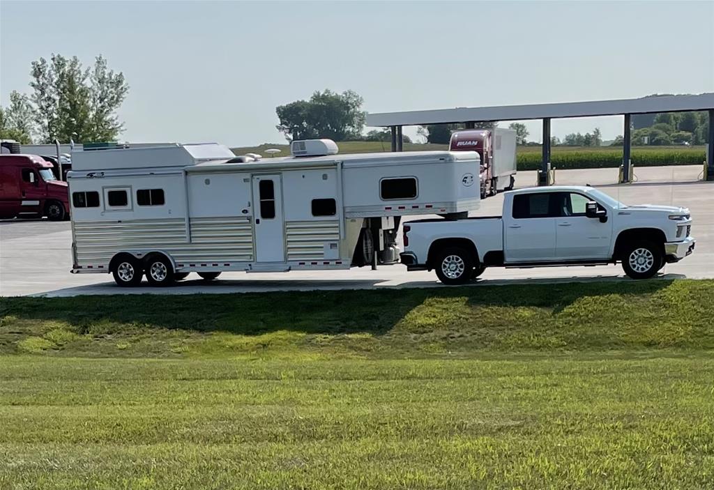 2014 4 Star Trailer Deluxe 3 Horse - Image 16