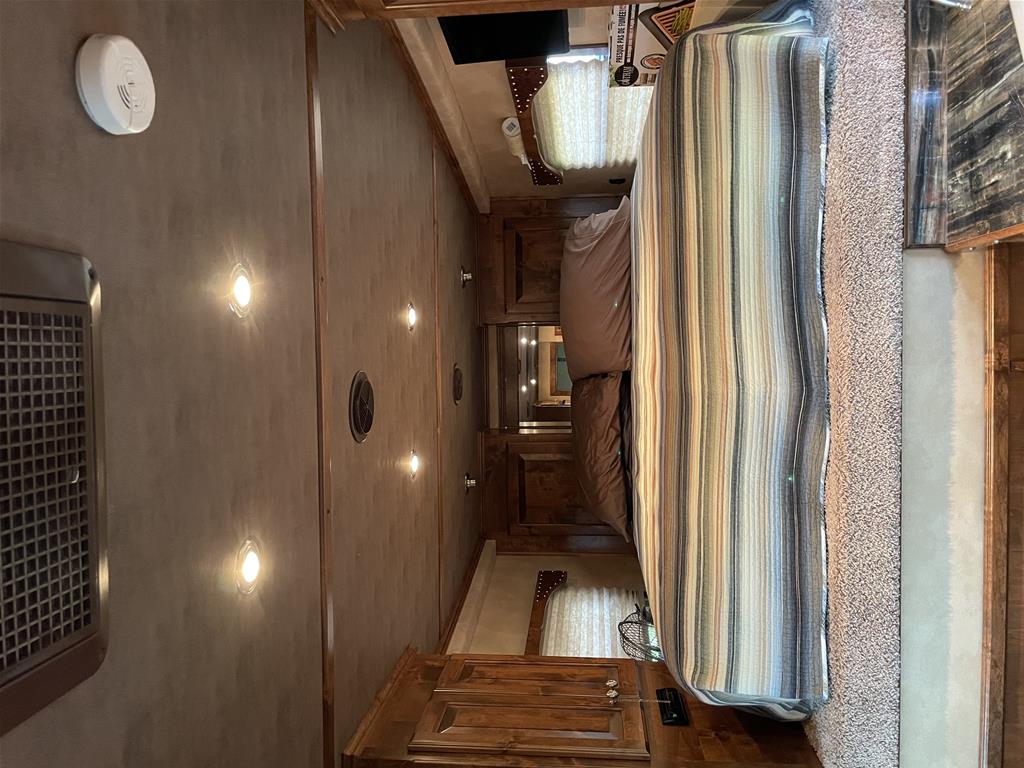 2014 4 Star Trailer Deluxe 3 Horse - Image 13