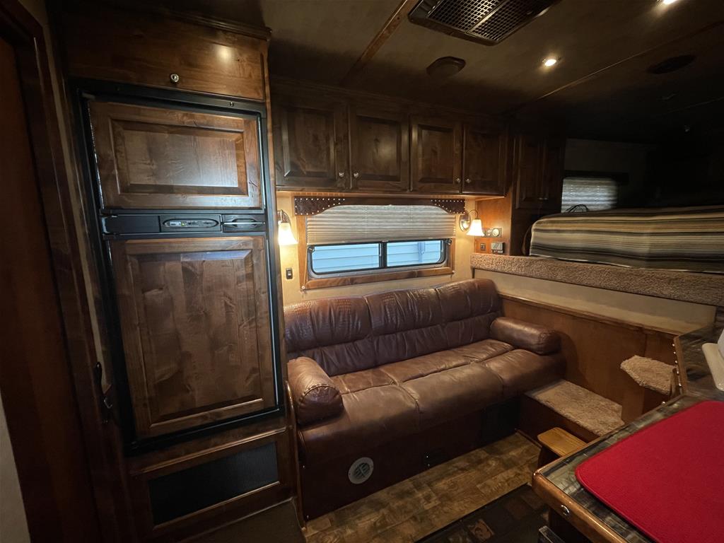 2014 4 Star Trailer Deluxe 3 Horse - Image 12