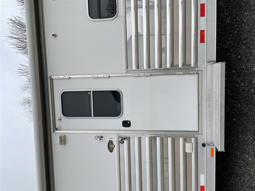 2014 4 Star Trailer Deluxe 3 Horse - Image 8