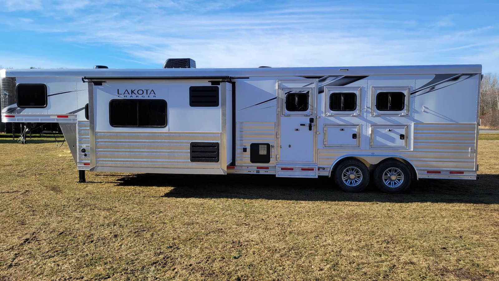 2022 Lakota Charger 2 Horse LQ Mid-Tack Conversion - Image 9