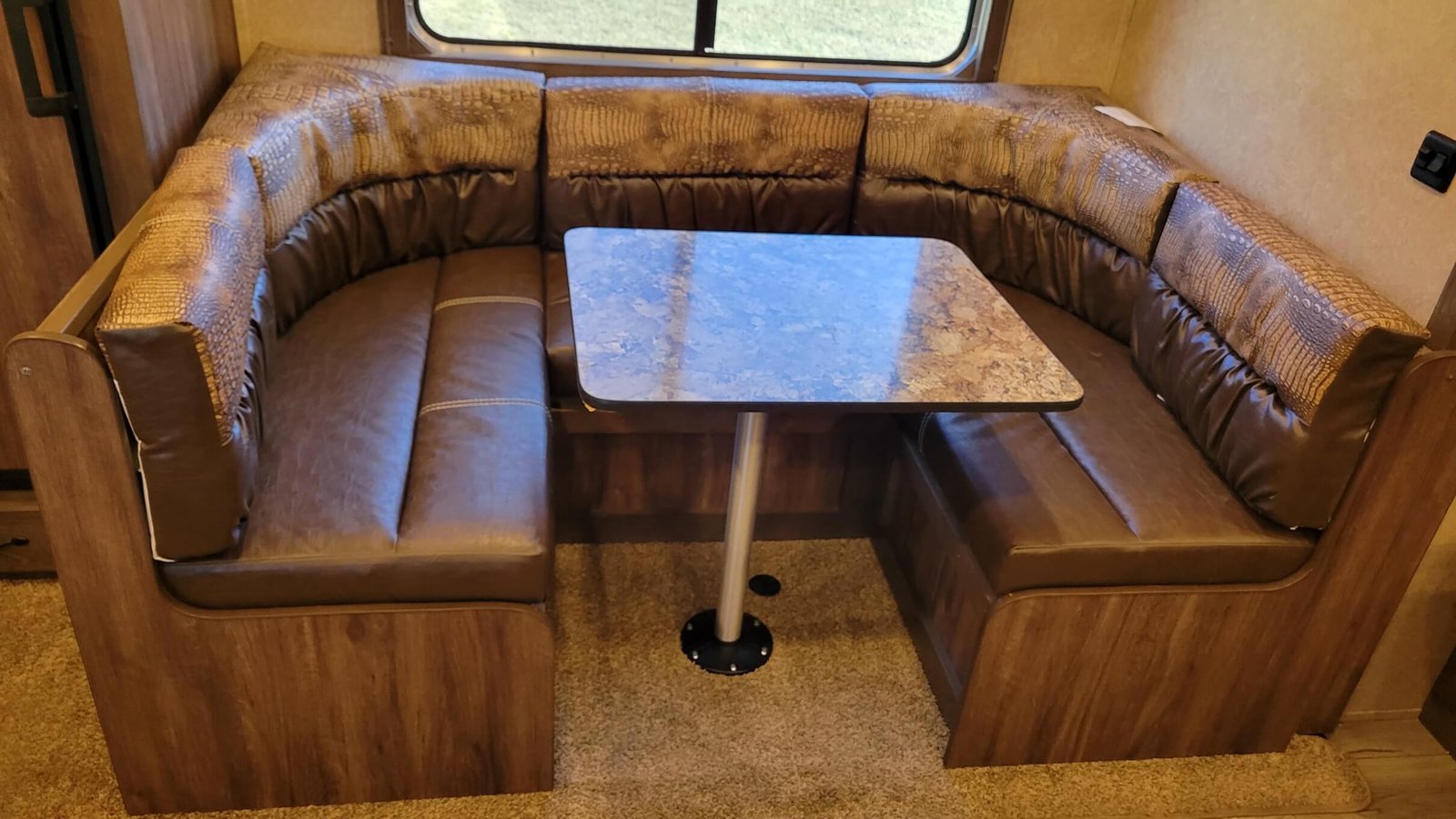 2022 Lakota Charger 2 Horse LQ Mid-Tack Conversion - Image 19