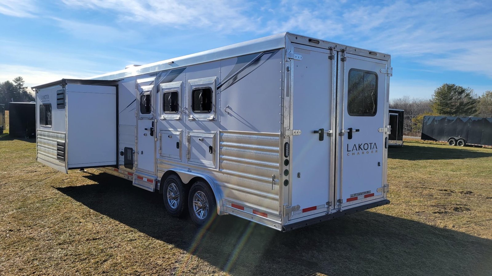 2022 Lakota Charger 2 Horse LQ Mid-Tack Conversion - Image 8