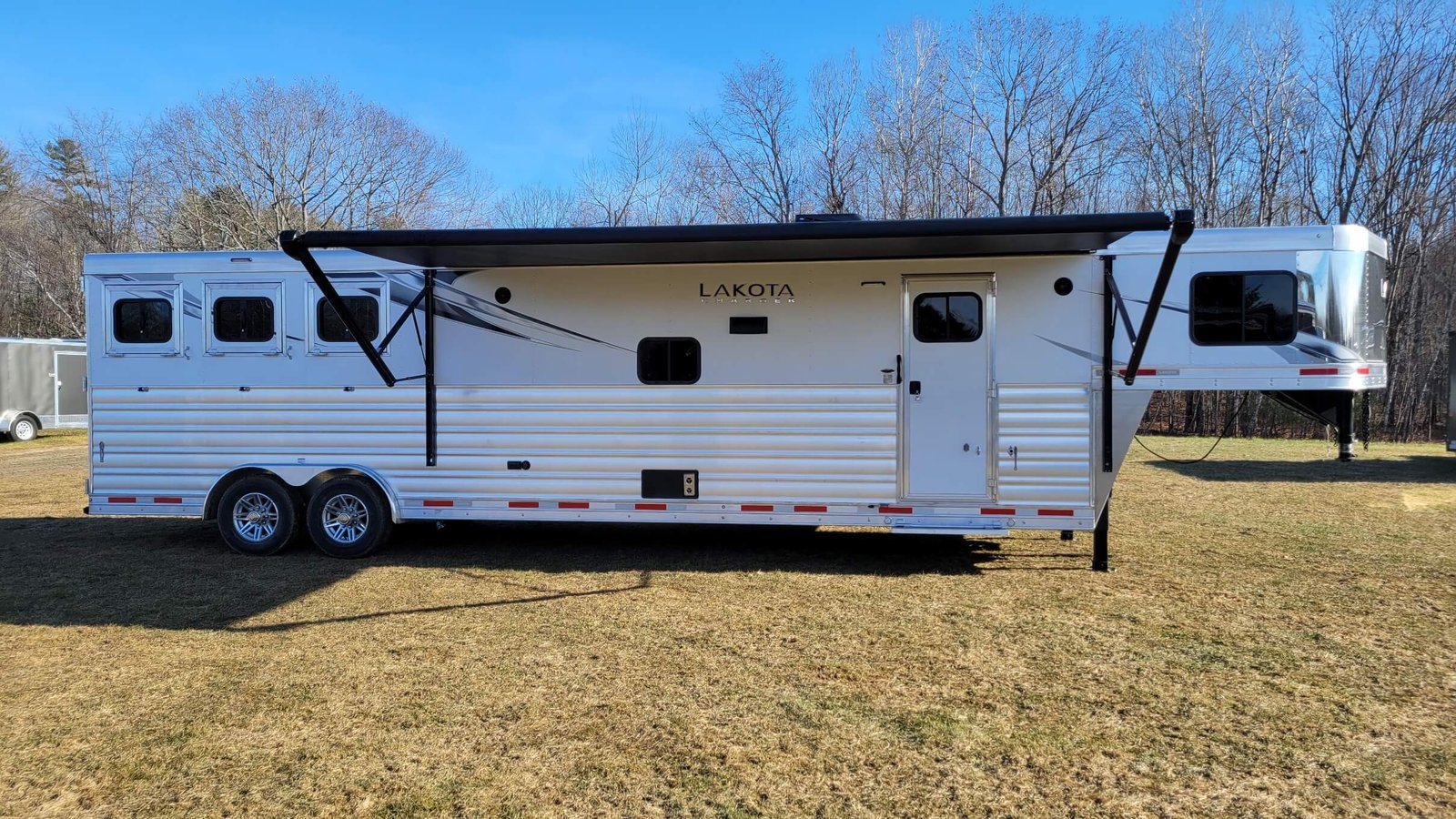2022 Lakota Charger 2 Horse LQ Mid-Tack Conversion - Image 5