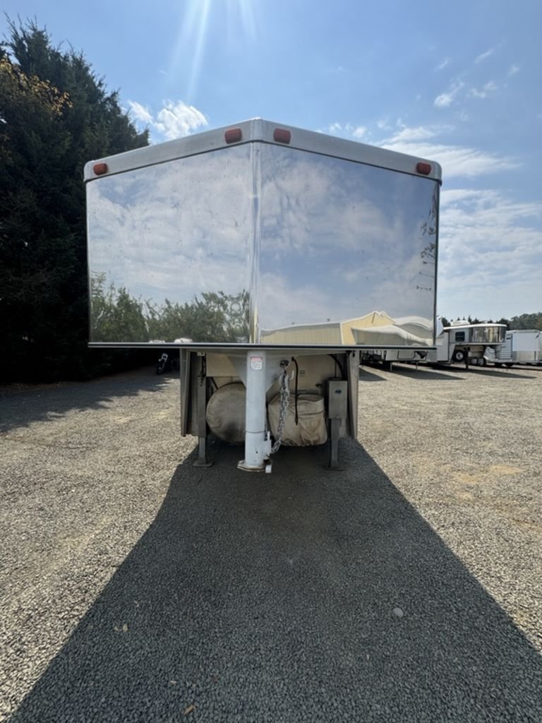 2004 SilverLite 8210 2H Living Quarter
