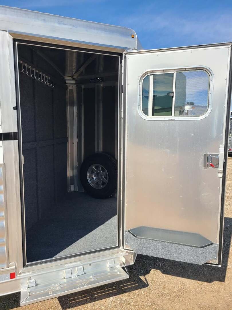 2026 Platinum Coach 8 Wide Platinum 4 HBP With POD & MANGERS - Image 11