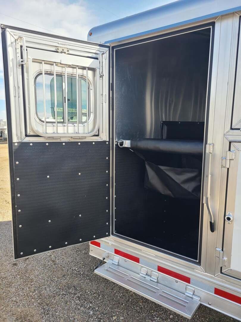 2026 Platinum Coach 8 Wide Platinum 4 HBP With POD & MANGERS - Image 8
