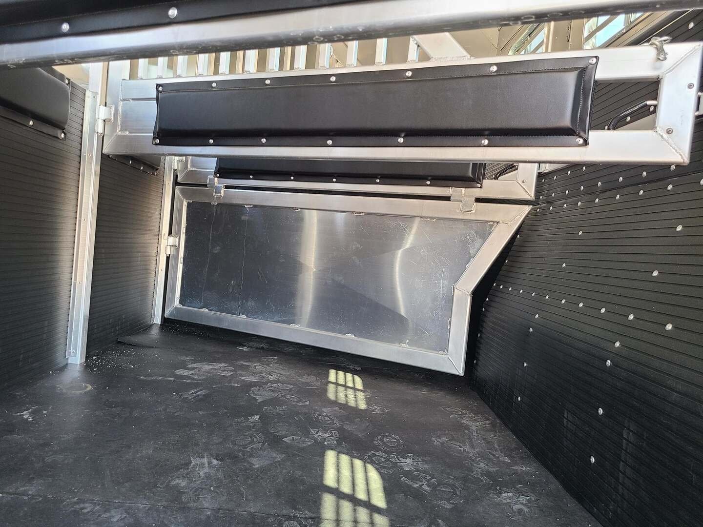 2026 Platinum Coach 8 Wide Platinum 4 HBP With POD & MANGERS - Image 5