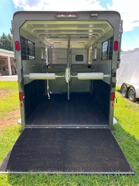 2023 Hawk 2H Gooseneck w/Side Ramp & Weekender Dress - Image 11