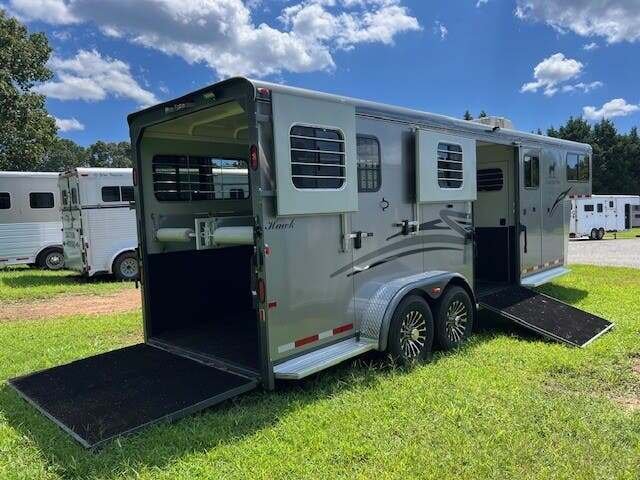 2023 Hawk 2H Gooseneck w/Side Ramp & Weekender Dress - Image 4