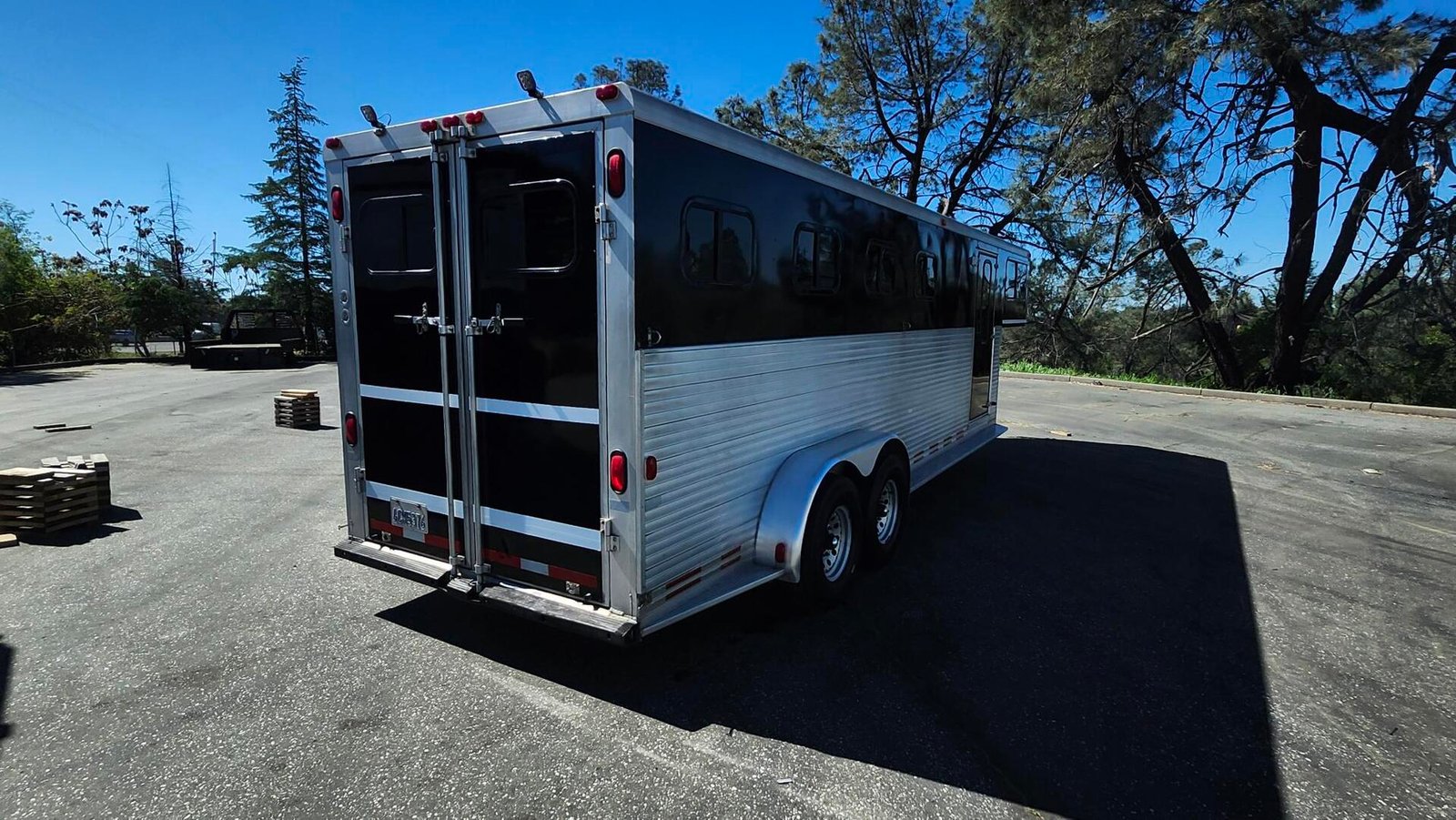 1997 Sundowner Trailers LQ 4H Conversion - Image 5