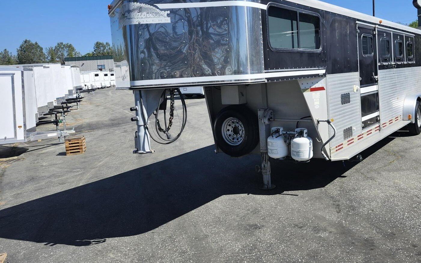 1997 Sundowner Trailers LQ 4H Conversion - Image 2