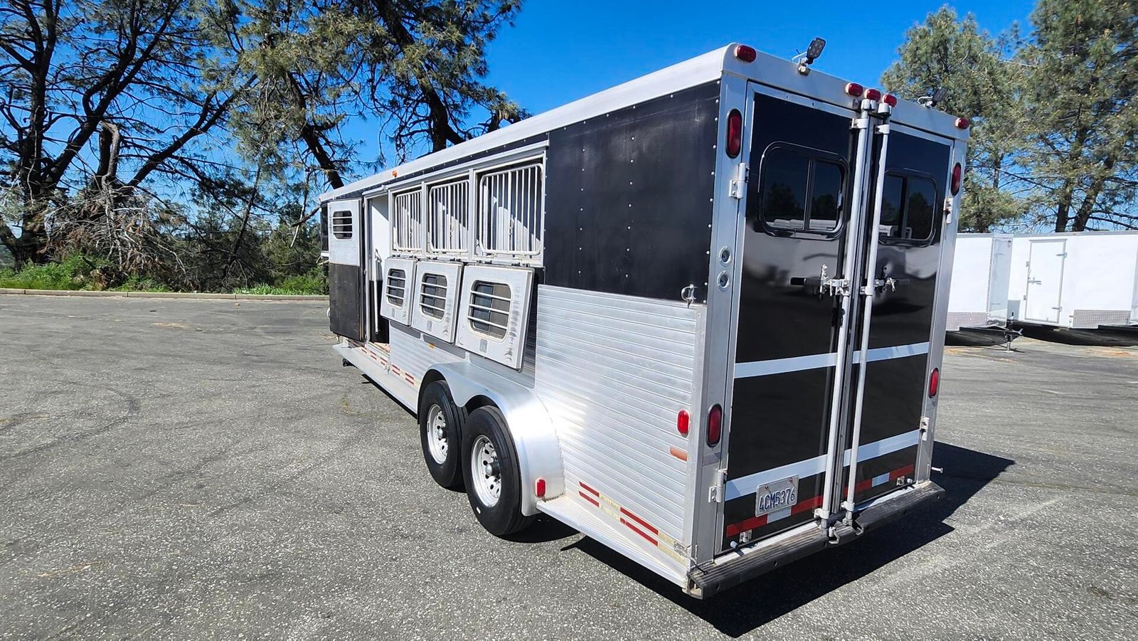 1997 Sundowner Trailers LQ 4H Conversion