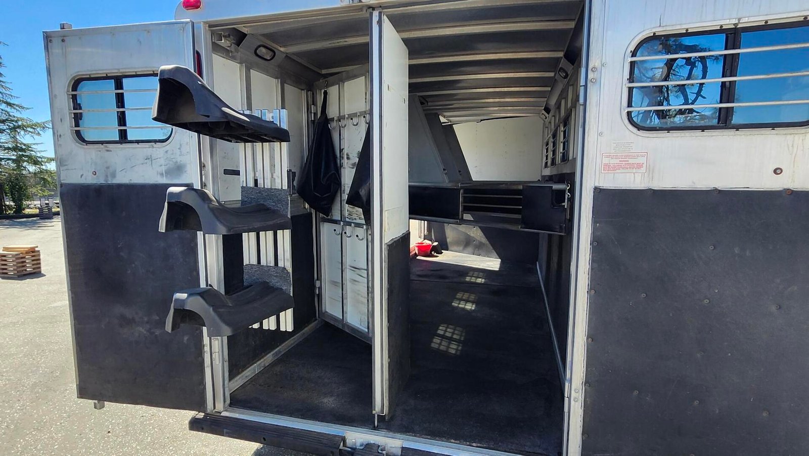 1997 Sundowner Trailers LQ 4H Conversion - Image 7