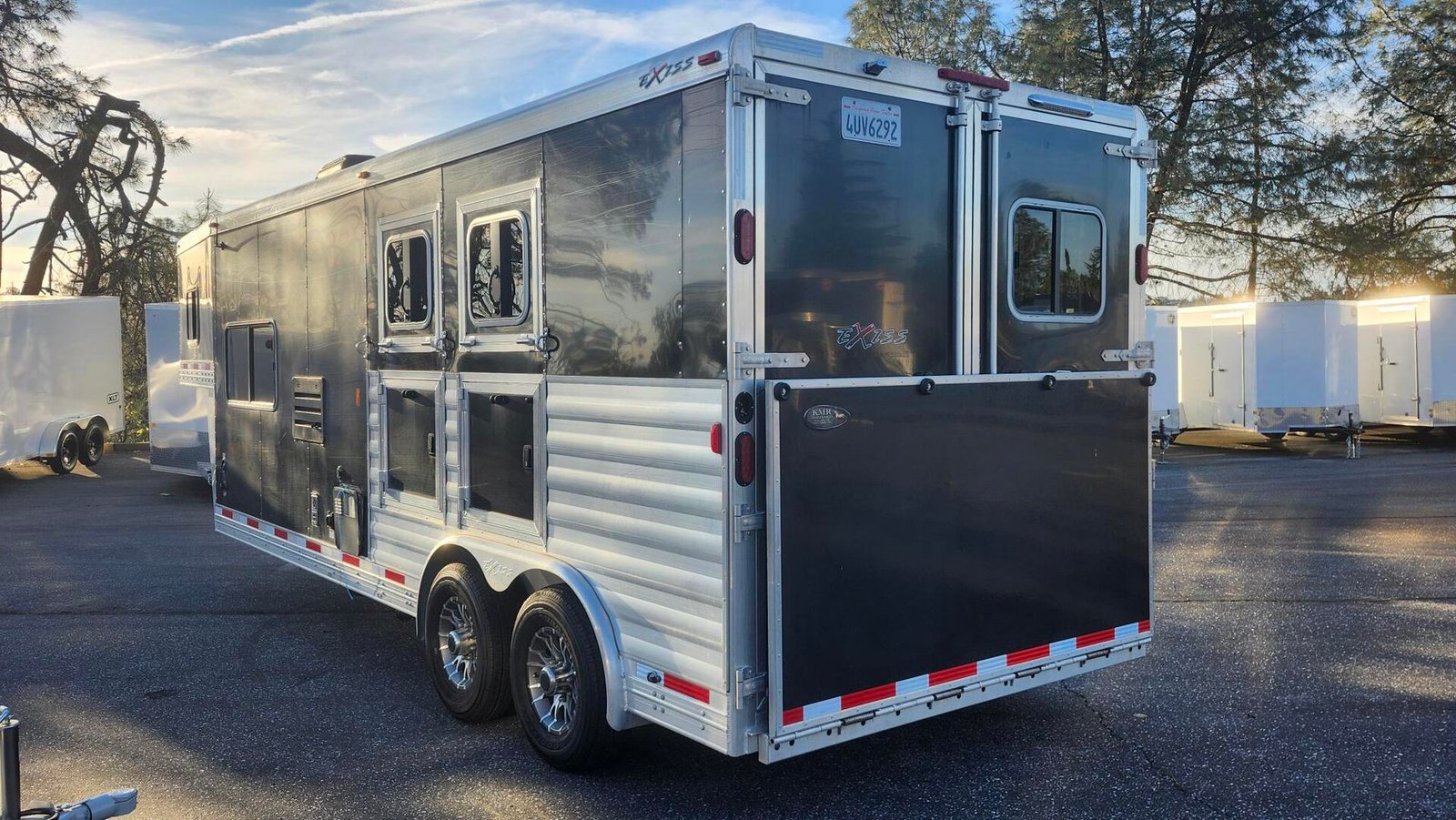 2017 Exiss Trailers LQ 2H ENDEAVOR 8210 - Image 2