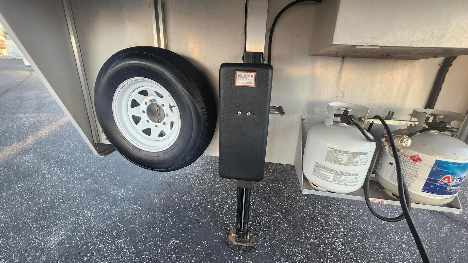 2017 Exiss Trailers LQ 2H ENDEAVOR 8210 - Image 10