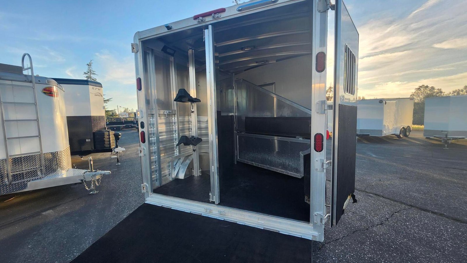 2017 Exiss Trailers LQ 2H ENDEAVOR 8210