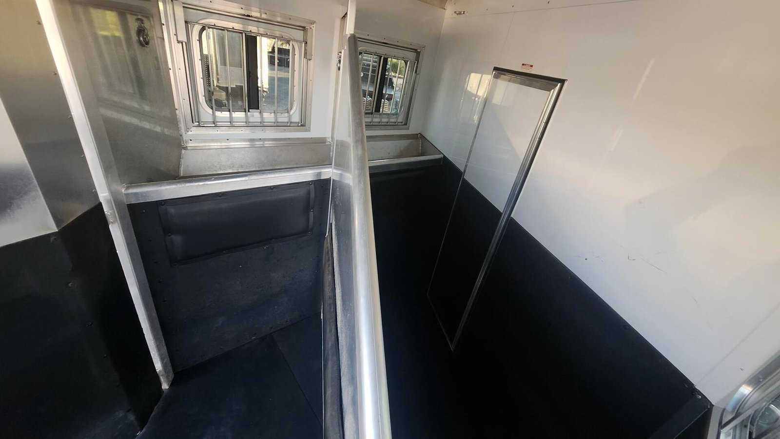 2017 Exiss Trailers LQ 2H ENDEAVOR 8210 - Image 12