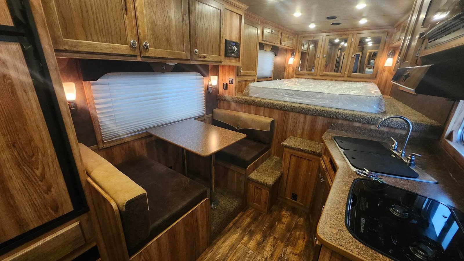 2017 Exiss Trailers LQ 2H ENDEAVOR 8210 - Image 6
