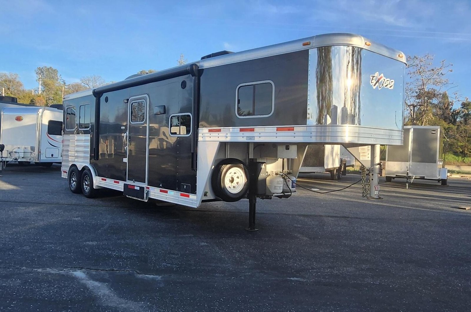 2017 Exiss Trailers LQ 2H ENDEAVOR 8210 - Image 5