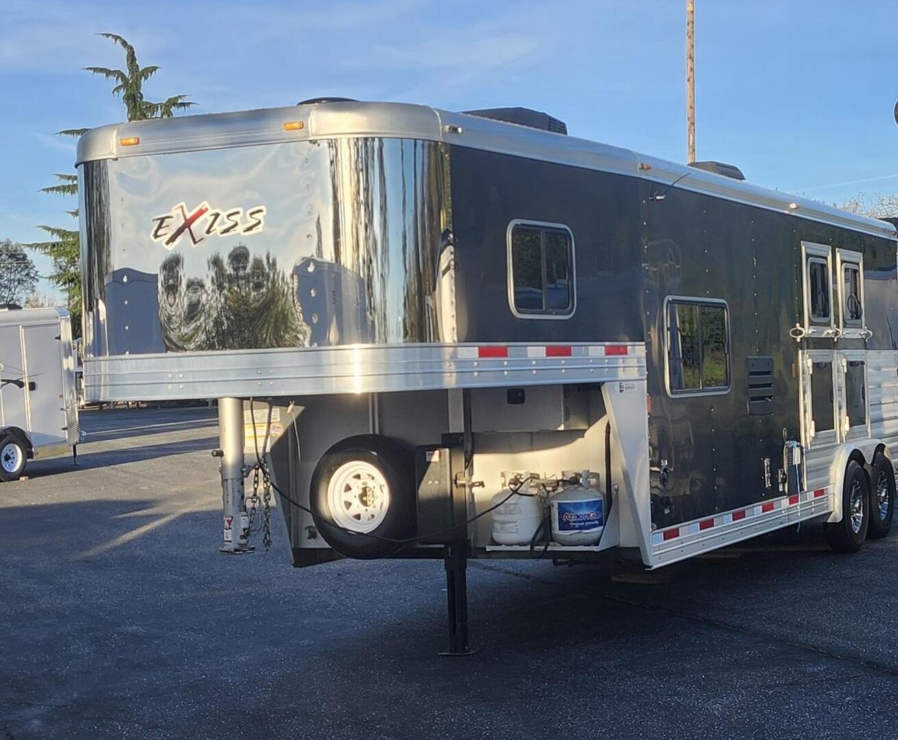 2017 Exiss Trailers LQ 2H ENDEAVOR 8210 - Image 3