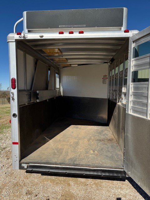 2012 Sundowner Super Sport 3 Horse Bumper Pull Trailer - Image 5