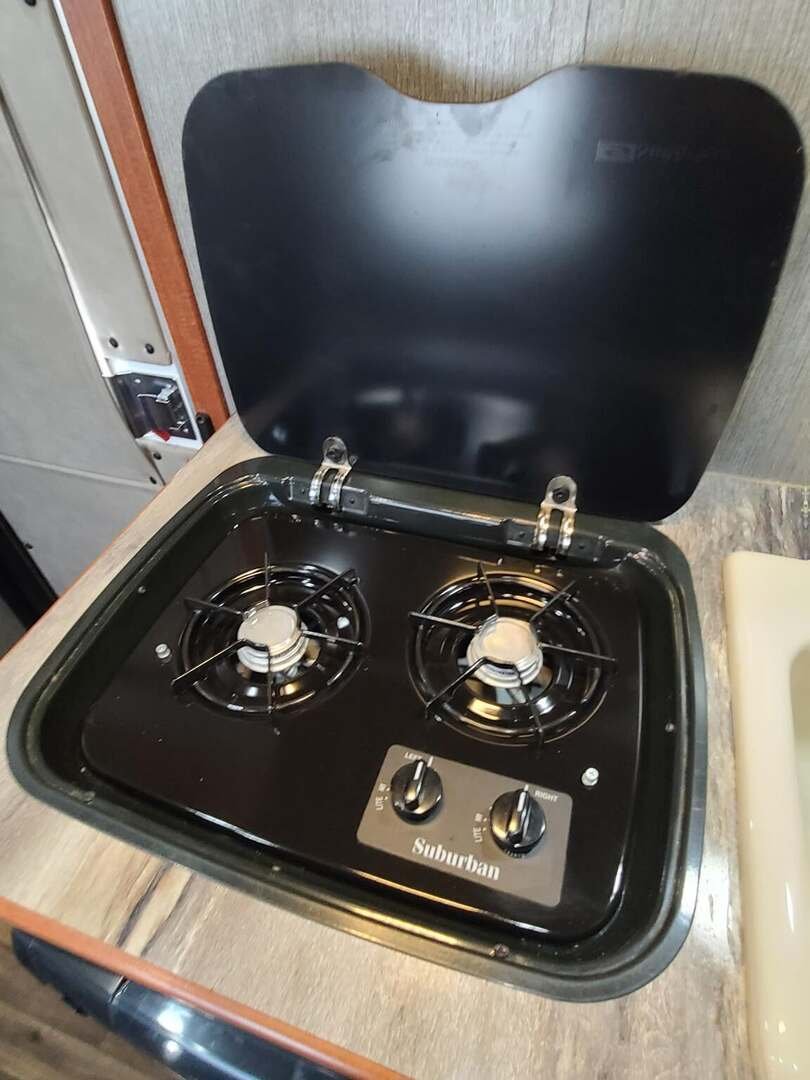 2020 Sundowner Trailers Santa Fe 3 Horse 6'6" LQ with 72" sofa sleeper - Image 17
