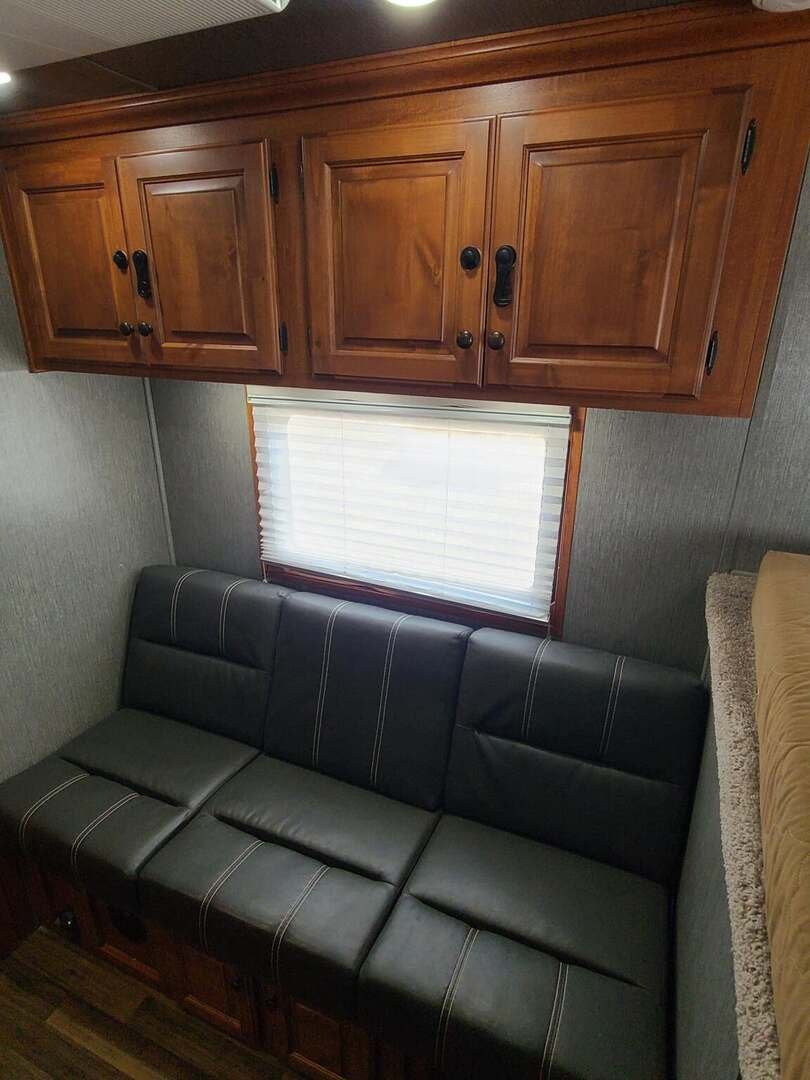 2020 Sundowner Trailers Santa Fe 3 Horse 6'6" LQ with 72" sofa sleeper - Image 11