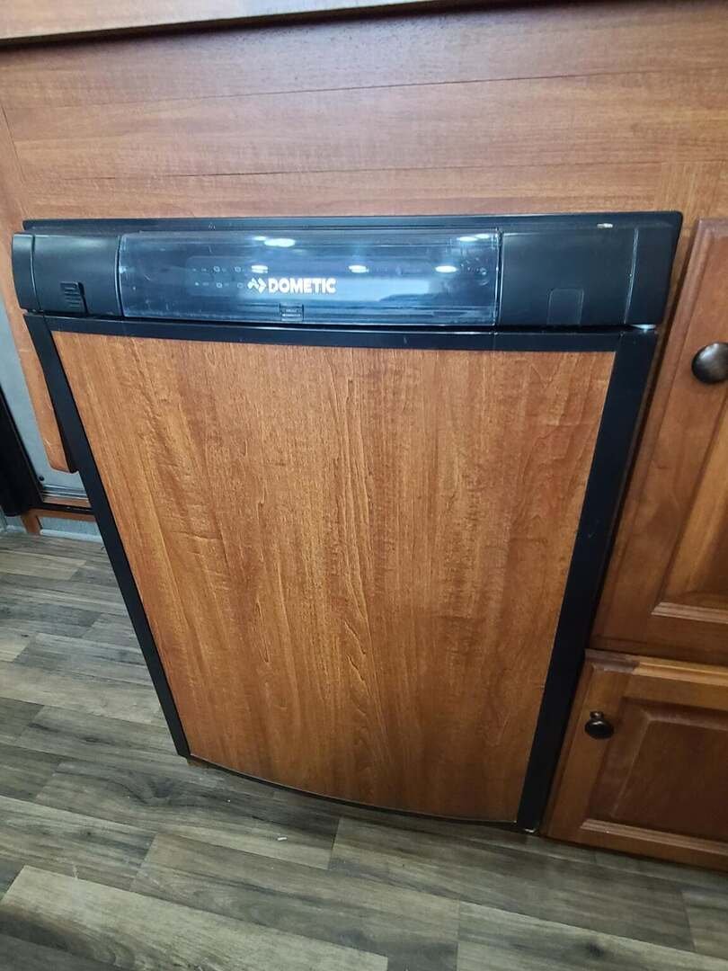 2020 Sundowner Trailers Santa Fe 3 Horse 6'6" LQ with 72" sofa sleeper - Image 18
