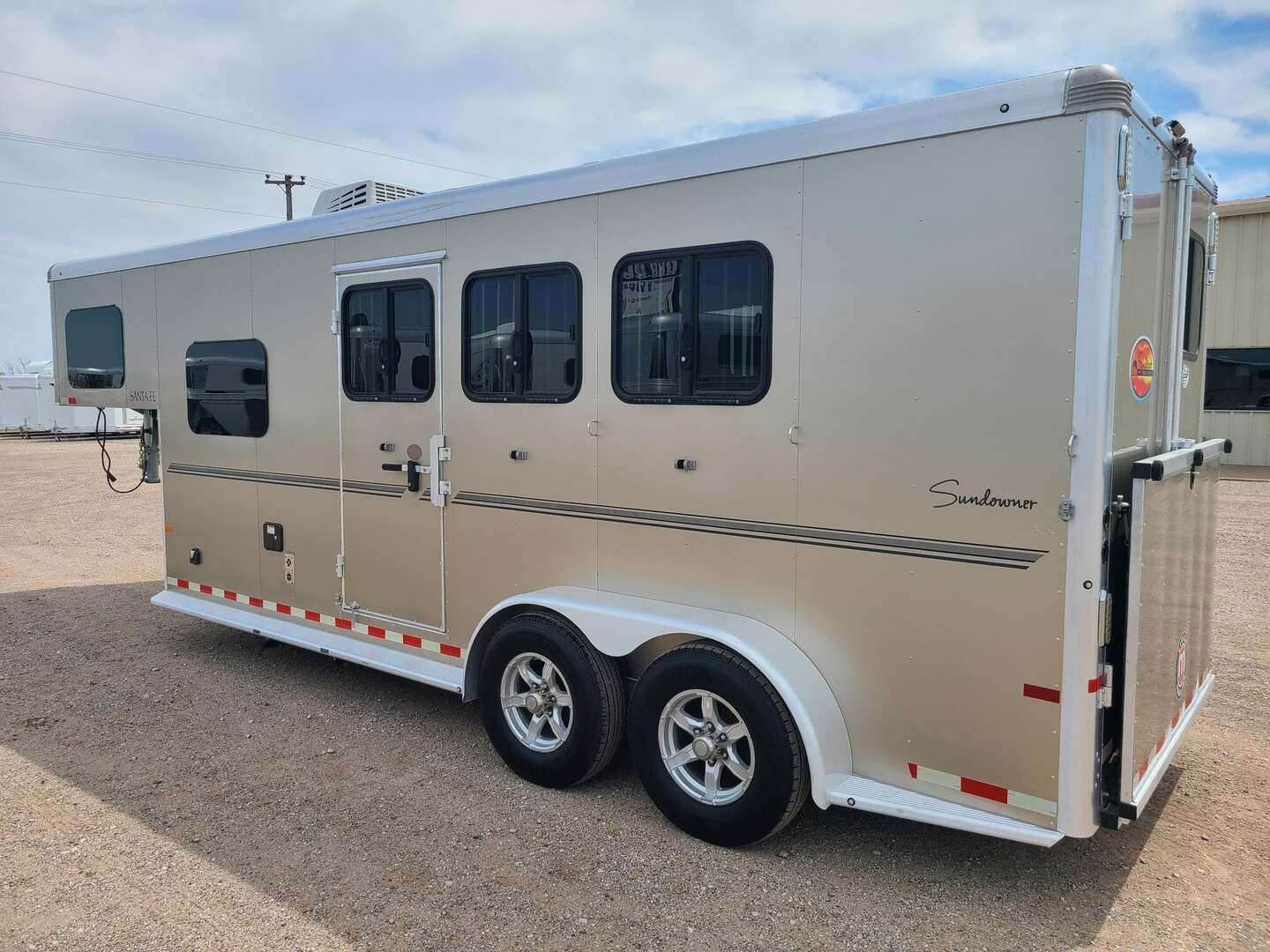 2020 Sundowner Trailers Santa Fe 3 Horse 6'6" LQ with 72" sofa sleeper - Image 4