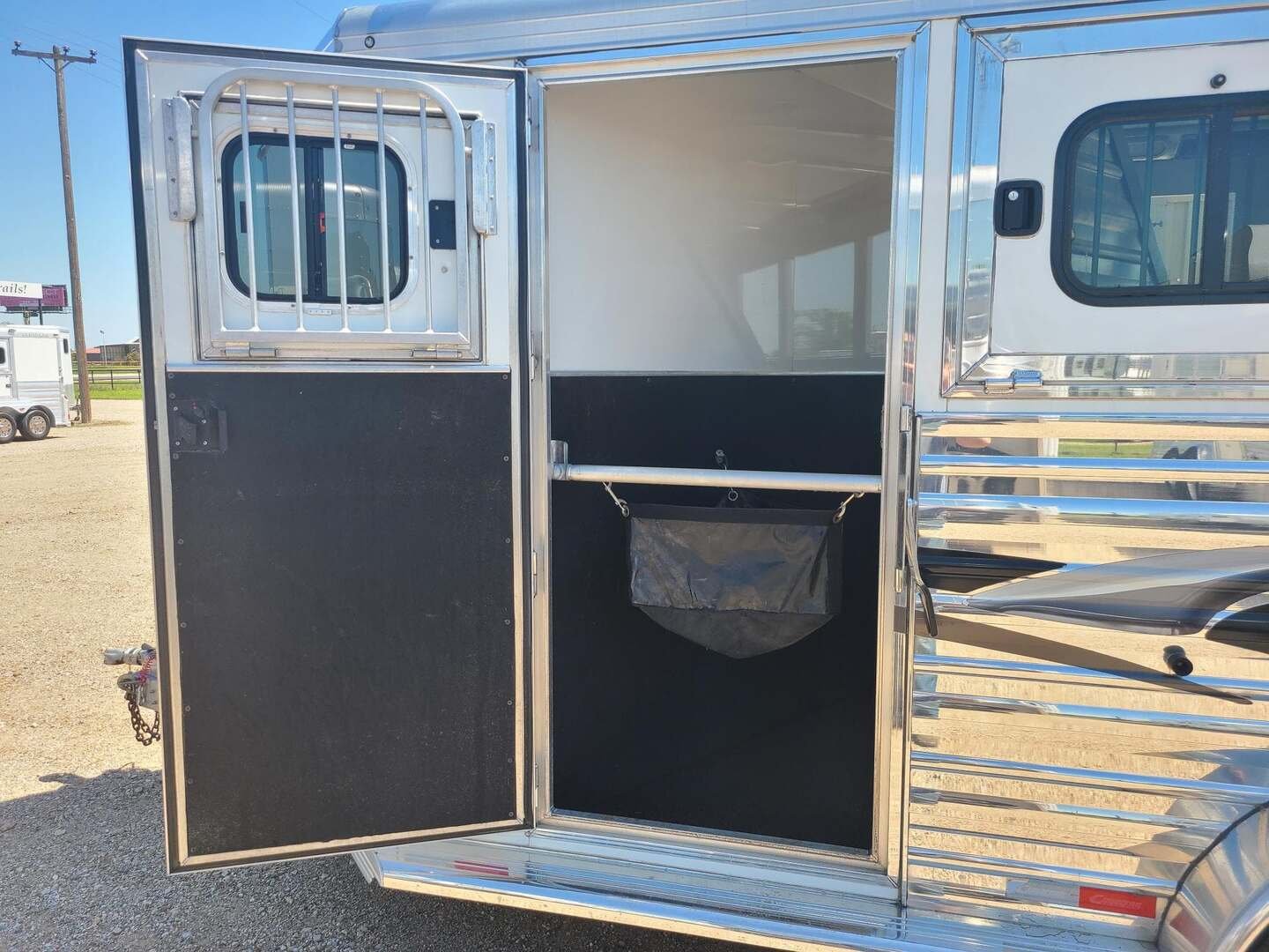 2022 Cimarron Norstar 3 Horse Bumper Pull Trailer - Image 10