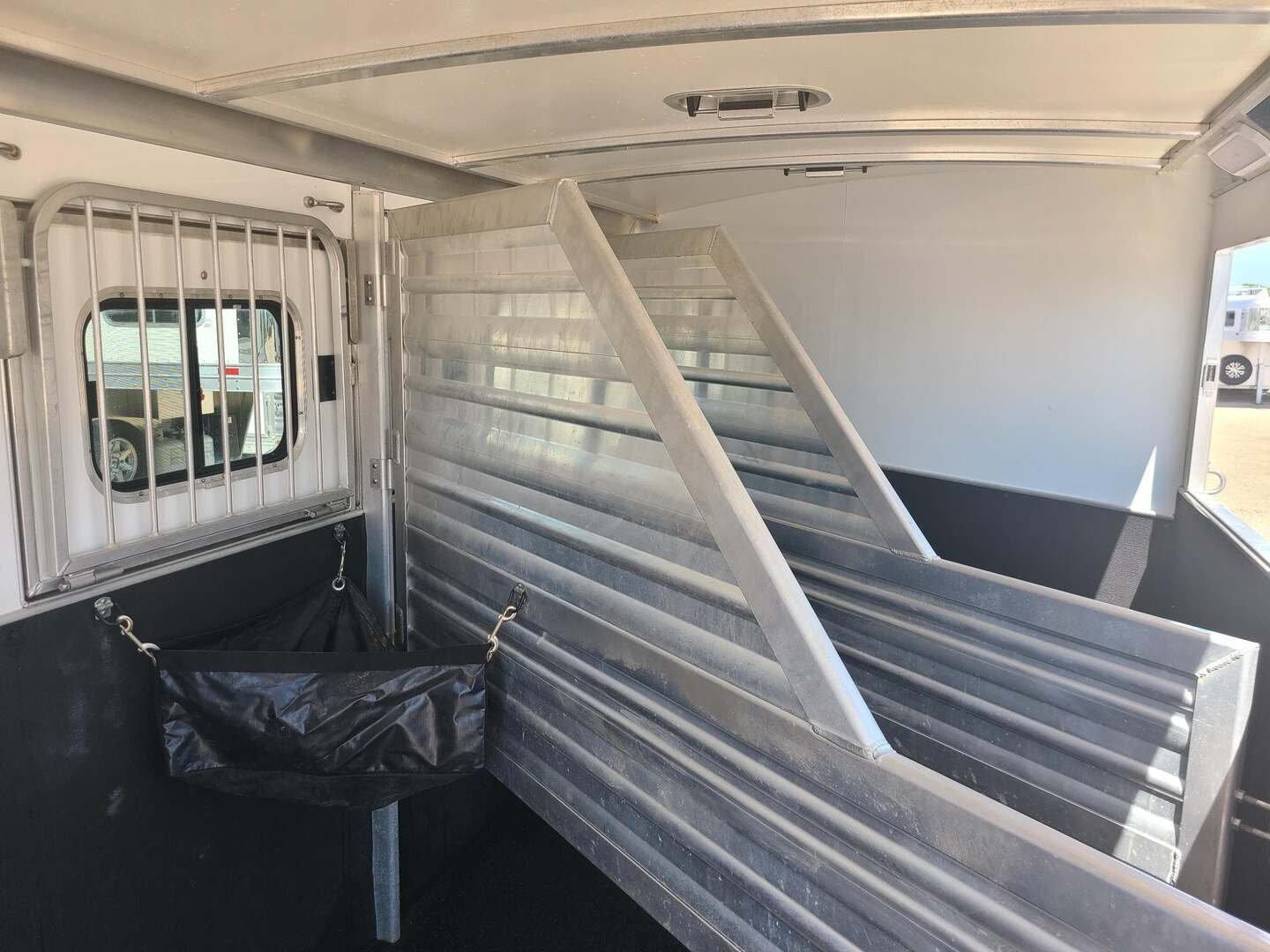 2022 Cimarron Norstar 3 Horse Bumper Pull Trailer - Image 5