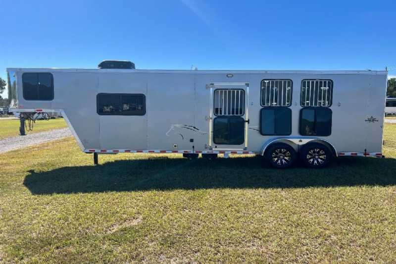 2024 Harmar Dixie Outlaw 7310LQ 3 Horse Gooseneck Trailer - Image 7