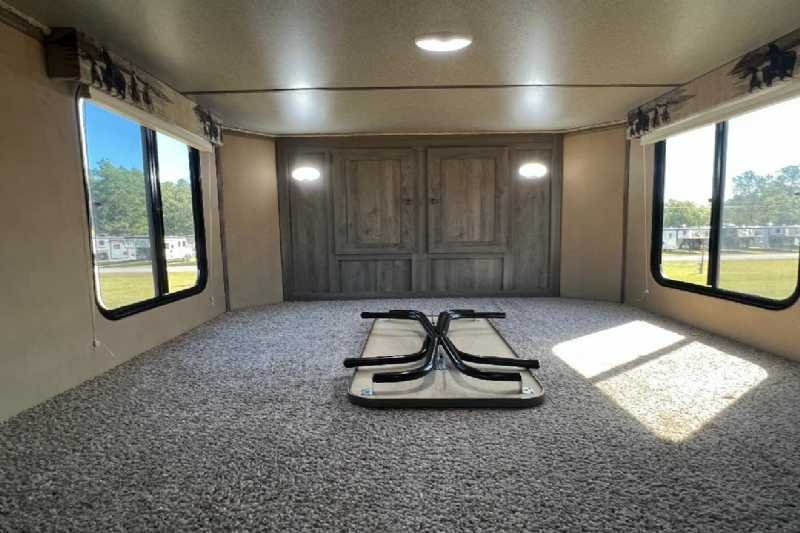 2024 Harmar Dixie Outlaw 7310LQ 3 Horse Gooseneck Trailer - Image 8