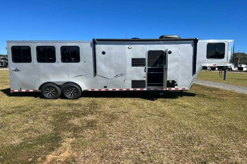 2024 Harmar Dixie Outlaw 7310LQ 3 Horse Gooseneck Trailer - Image 5