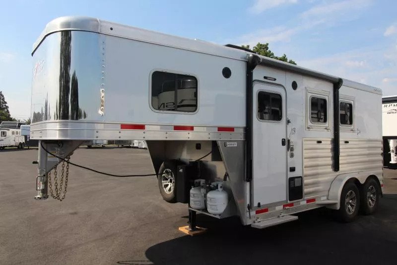 2022 Exiss Escape 7204 2 Horse Weekender 4ft Living Quarters - Image 2