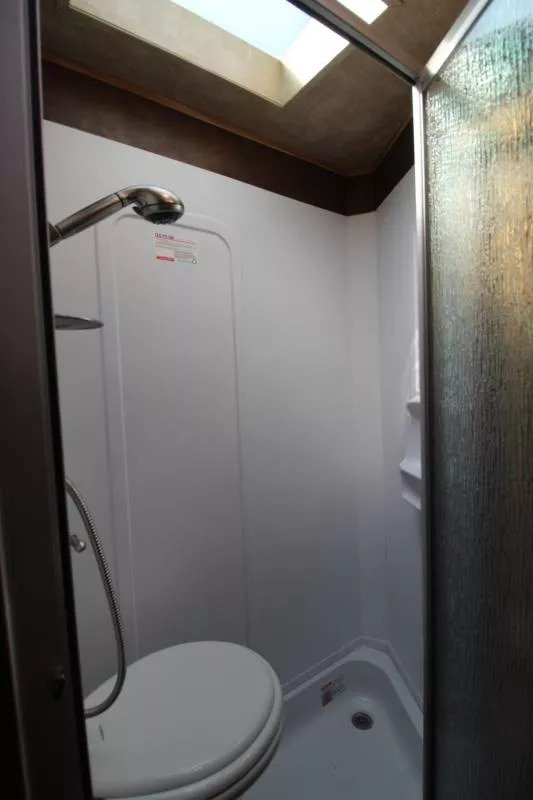 2022 Exiss Escape 7204 2 Horse Weekender 4ft Living Quarters - Image 11