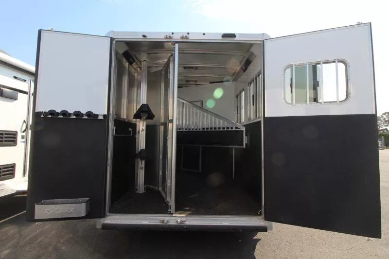 2022 Exiss Escape 7204 2 Horse Weekender 4ft Living Quarters - Image 3
