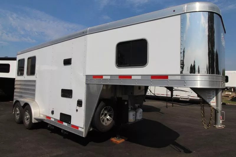 2022 Exiss Escape 7204 2 Horse Weekender 4ft Living Quarters