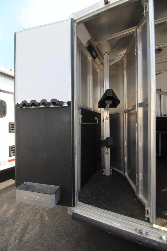 2022 Exiss Escape 7204 2 Horse Weekender 4ft Living Quarters - Image 7