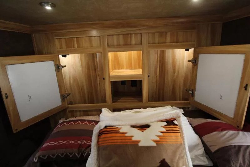 2022 Exiss Escape 7204 2 Horse Weekender 4ft Living Quarters - Image 8