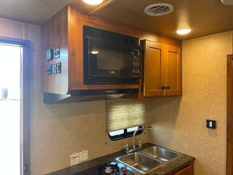 2023 Lakota AC8X11 Cold Edition - Image 11
