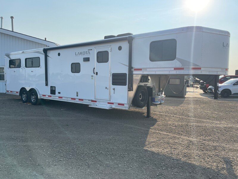 2023 Lakota AC8X11 Cold Edition - Image 3